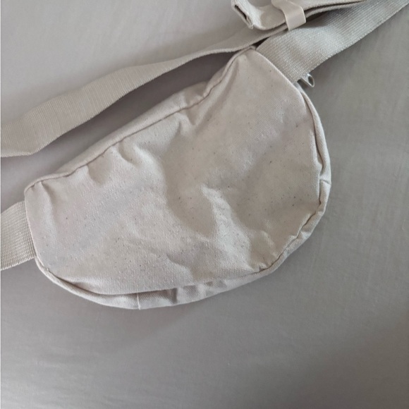 Herschel Supply Company white canvas belt bag crossbody bag - Picture 2 of 3